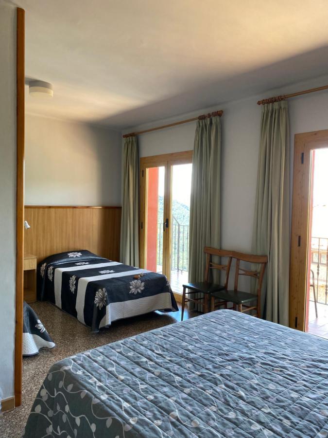 Hostal Alt Llobregat Castellar De N'Hug Εξωτερικό φωτογραφία
