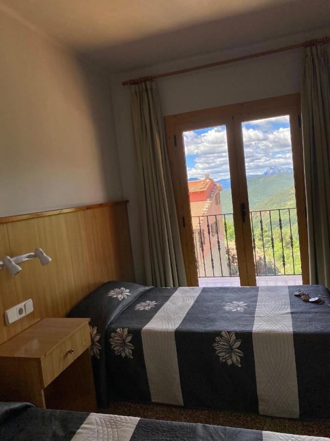 Hostal Alt Llobregat Castellar De N'Hug Εξωτερικό φωτογραφία