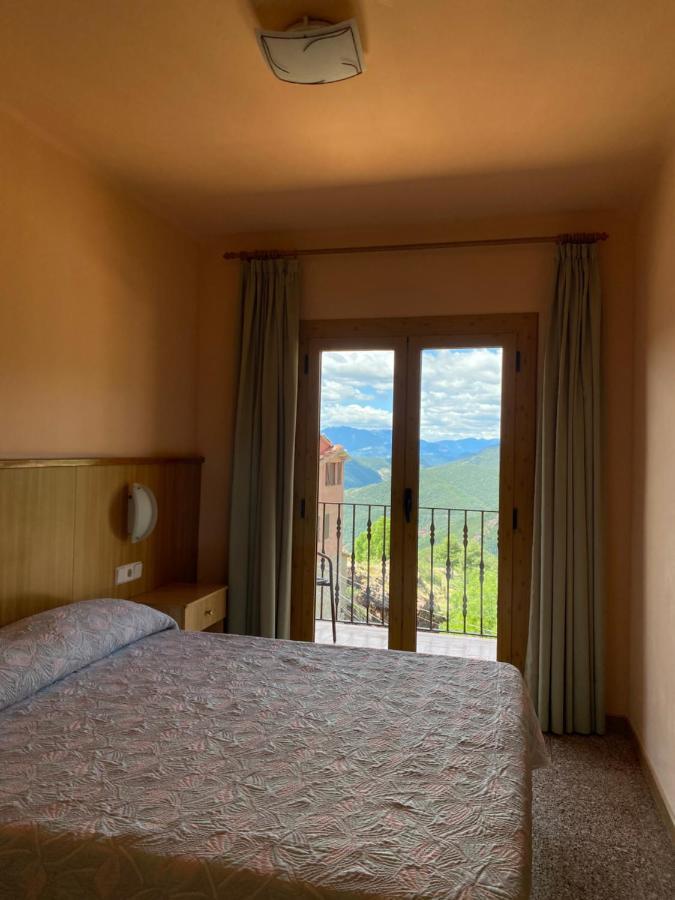 Hostal Alt Llobregat Castellar De N'Hug Εξωτερικό φωτογραφία